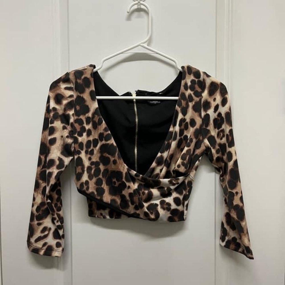 BEBE Women's Leopard Print Crop Top, Size S